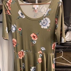 Lularoe Nicole Lg NWOT knee length fit and flare elbow length sleeve floral